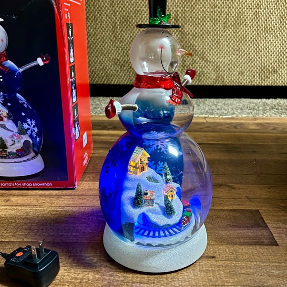 JCPenney • Lighted/Animated Train/ 8 Songs • Santa’s Toy Shop Snowman •Box/Video - Picture 12 of 16